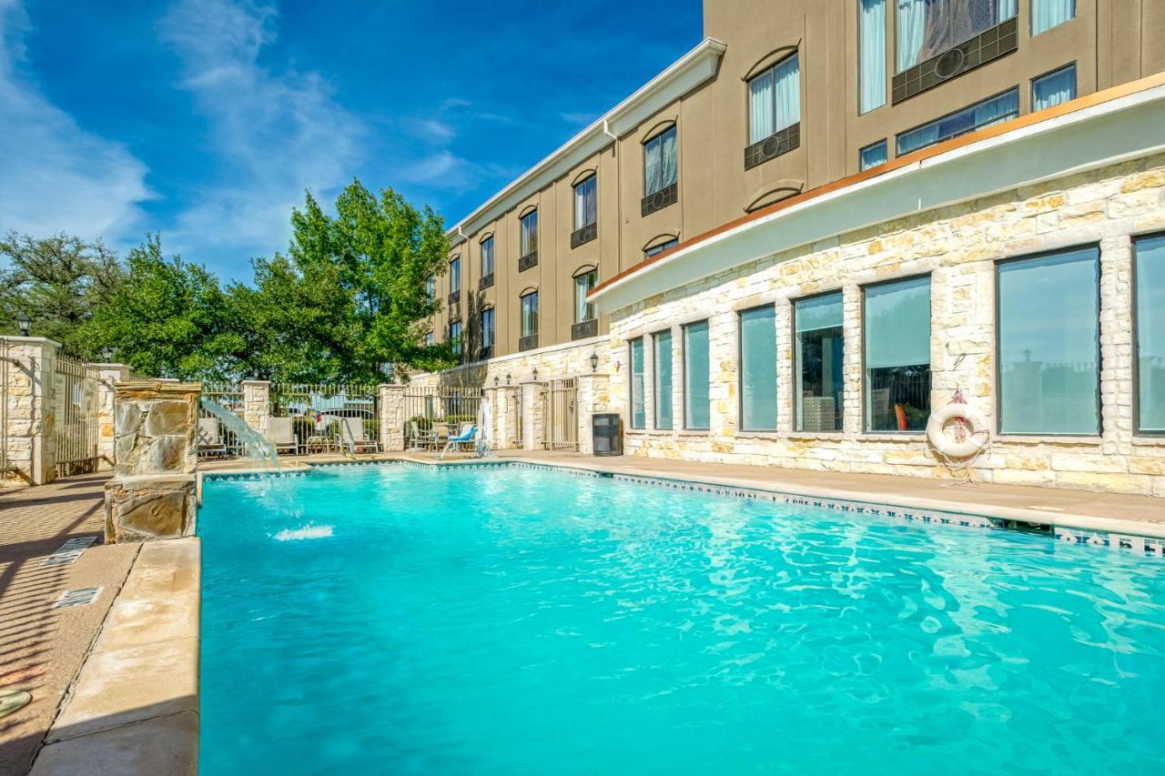Holiday Inn Express And Suites Beeville By Ihg Buitenkant foto