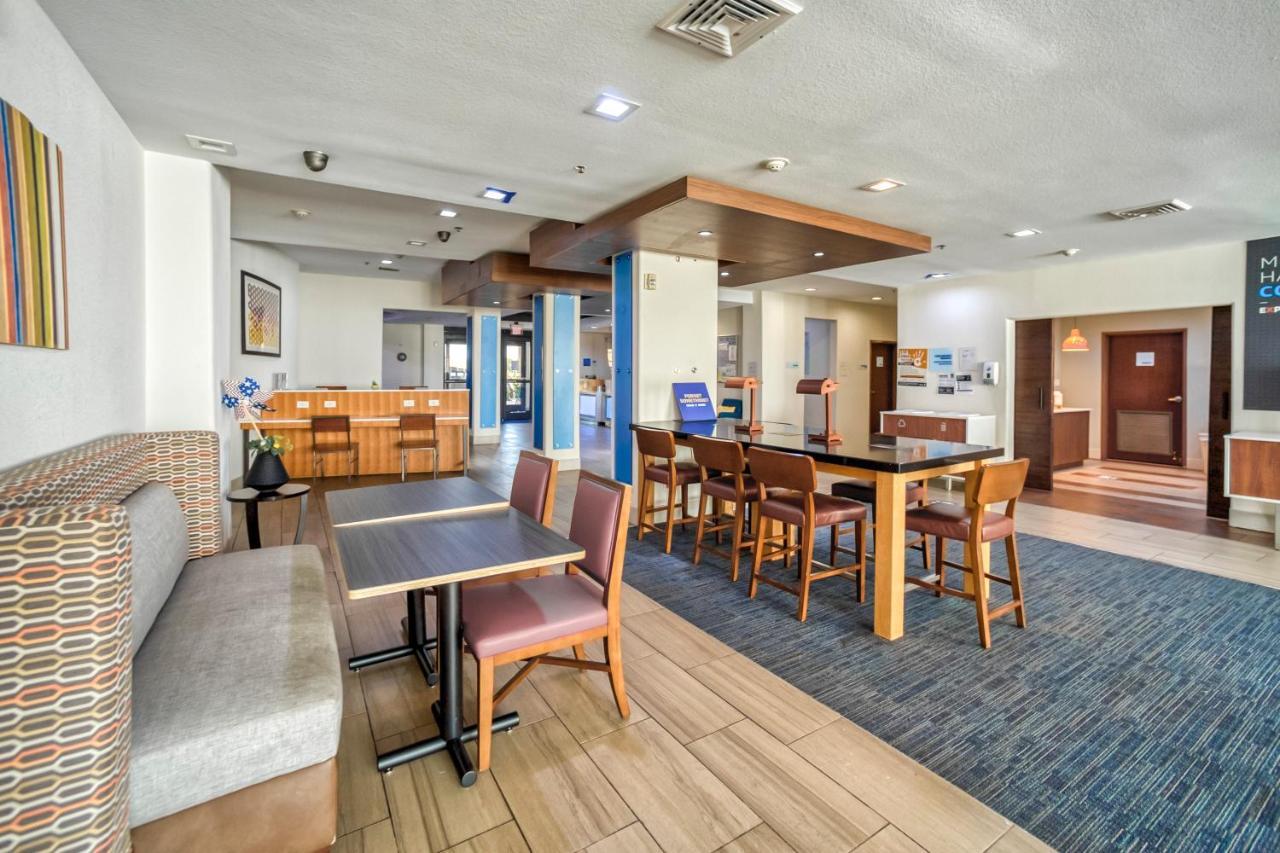 Holiday Inn Express And Suites Beeville By Ihg Buitenkant foto