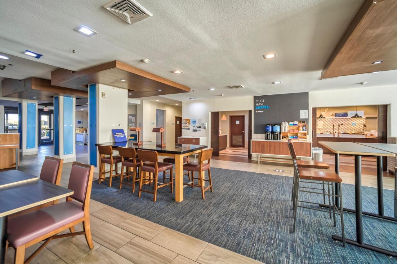 Holiday Inn Express And Suites Beeville By Ihg Buitenkant foto
