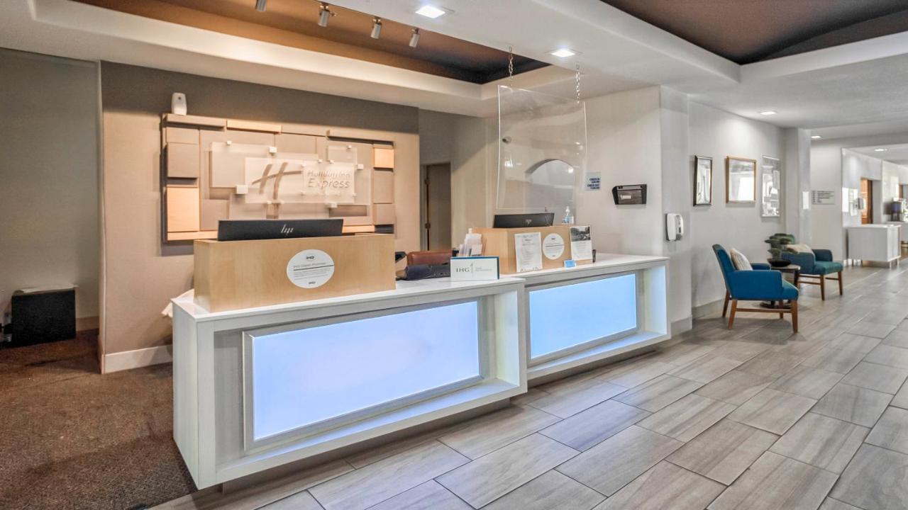 Holiday Inn Express And Suites Beeville By Ihg Buitenkant foto