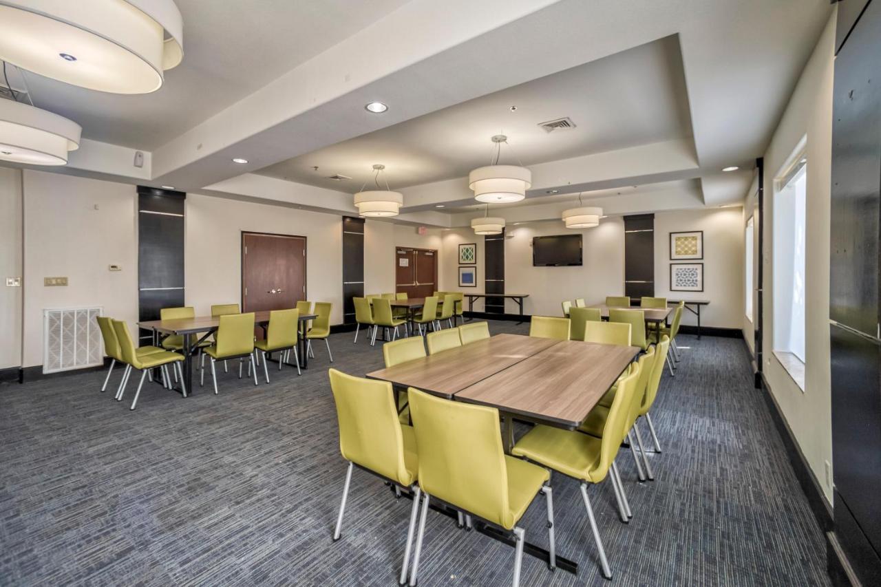 Holiday Inn Express And Suites Beeville By Ihg Buitenkant foto