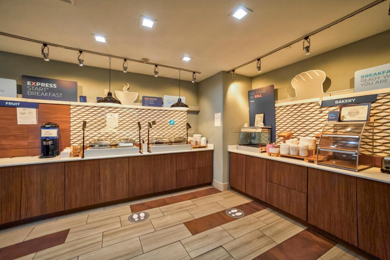 Holiday Inn Express And Suites Beeville By Ihg Buitenkant foto