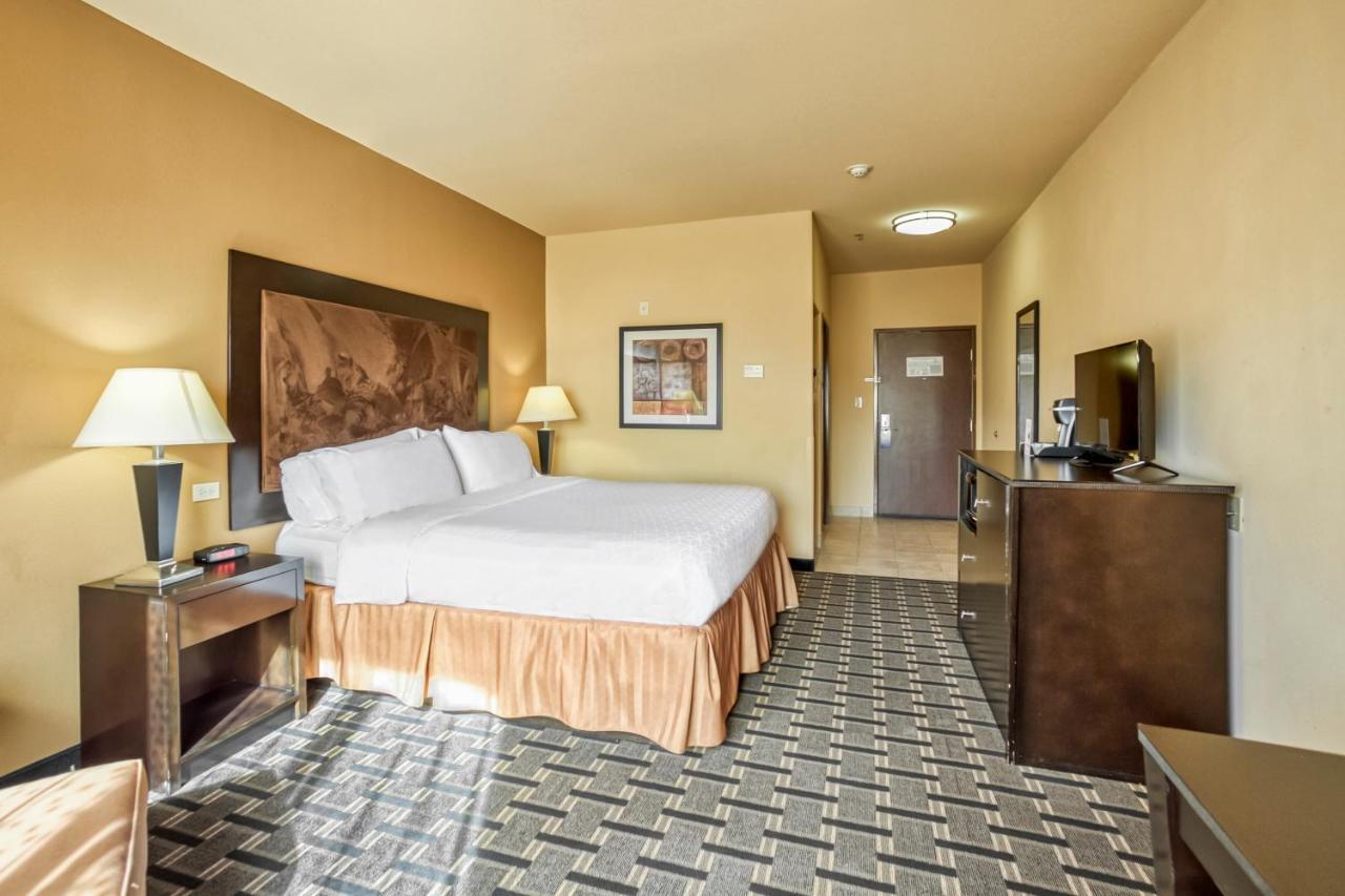 Holiday Inn Express And Suites Beeville By Ihg Buitenkant foto