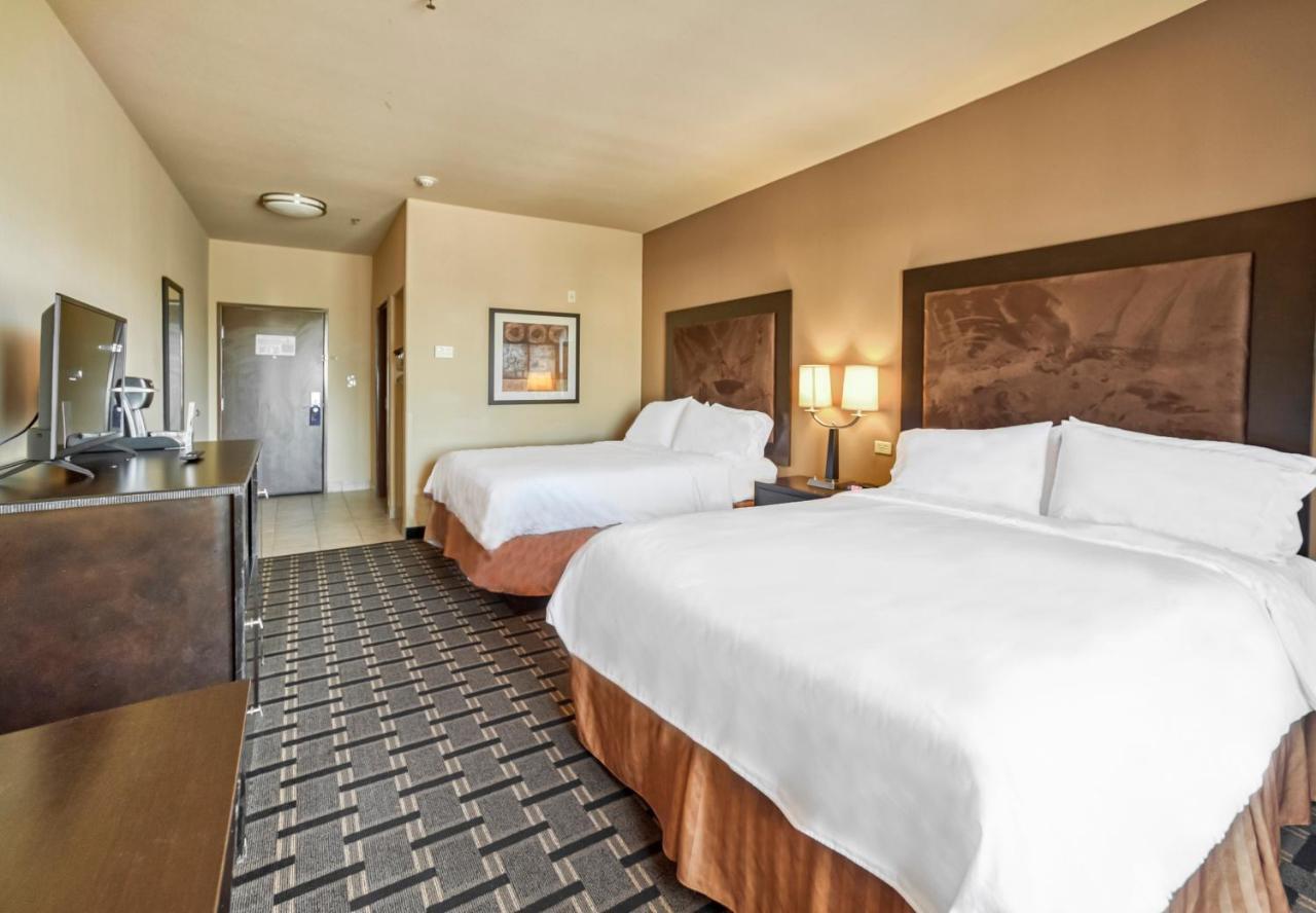 Holiday Inn Express And Suites Beeville By Ihg Buitenkant foto