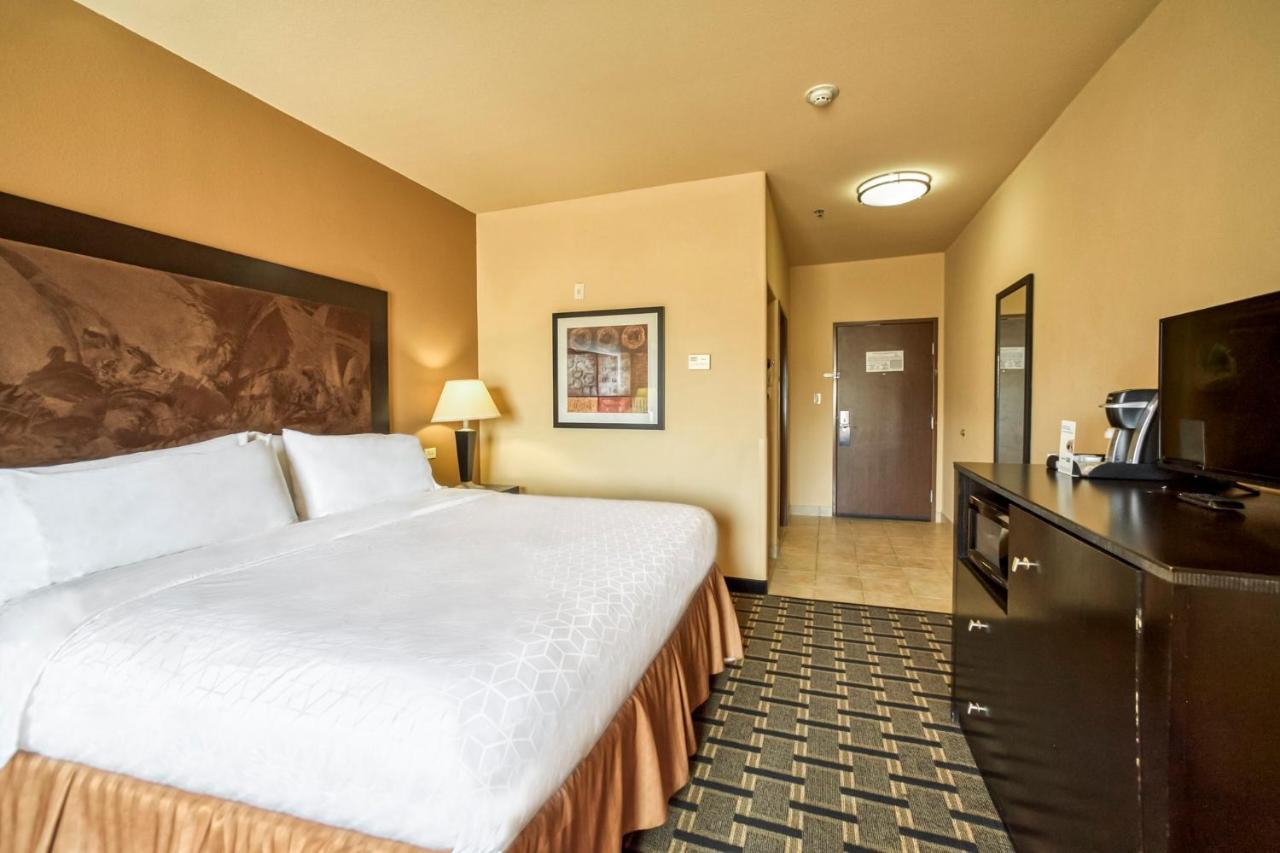 Holiday Inn Express And Suites Beeville By Ihg Buitenkant foto