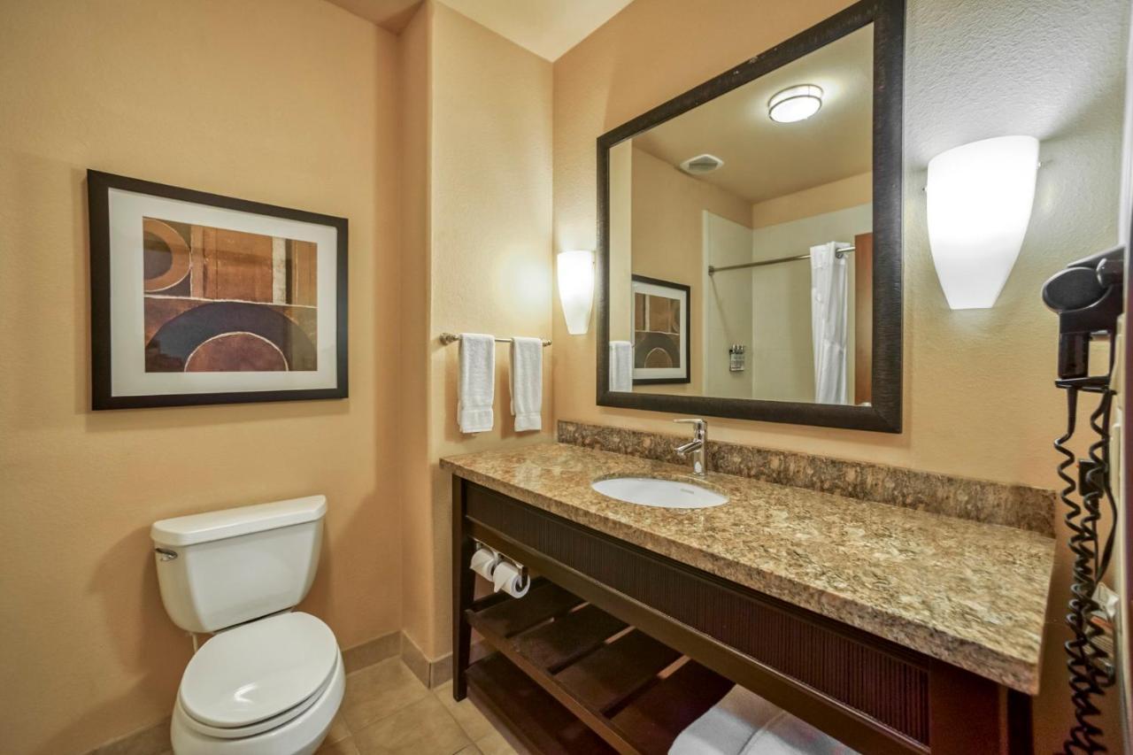 Holiday Inn Express And Suites Beeville By Ihg Buitenkant foto