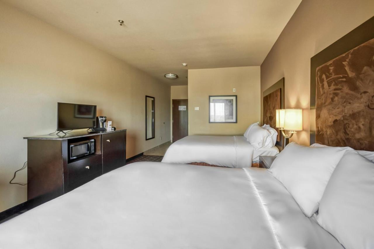 Holiday Inn Express And Suites Beeville By Ihg Buitenkant foto