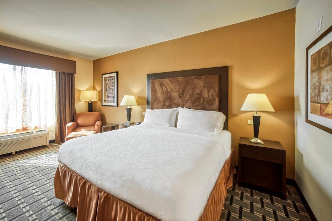 Holiday Inn Express And Suites Beeville, An Ihg Hotel Buitenkant foto