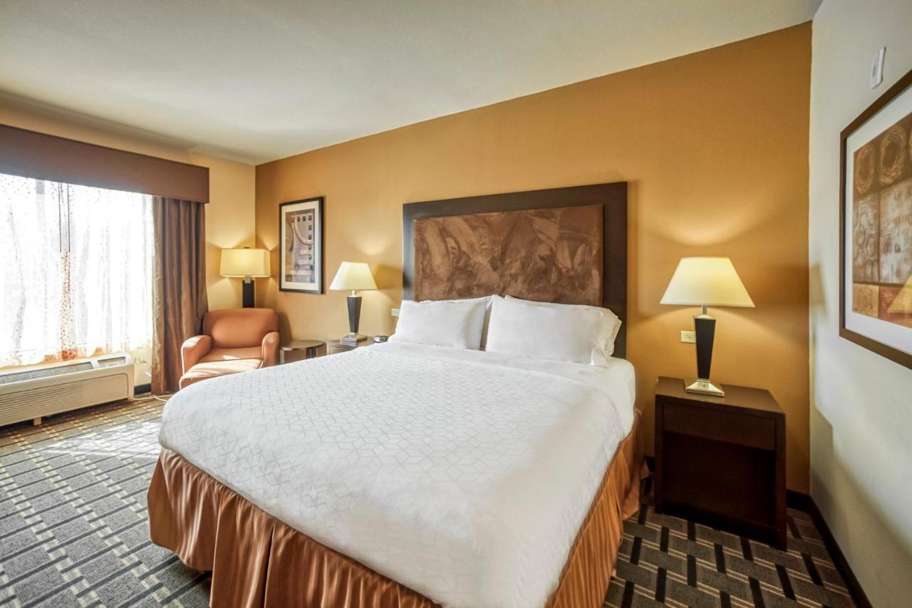 Holiday Inn Express And Suites Beeville By Ihg Buitenkant foto