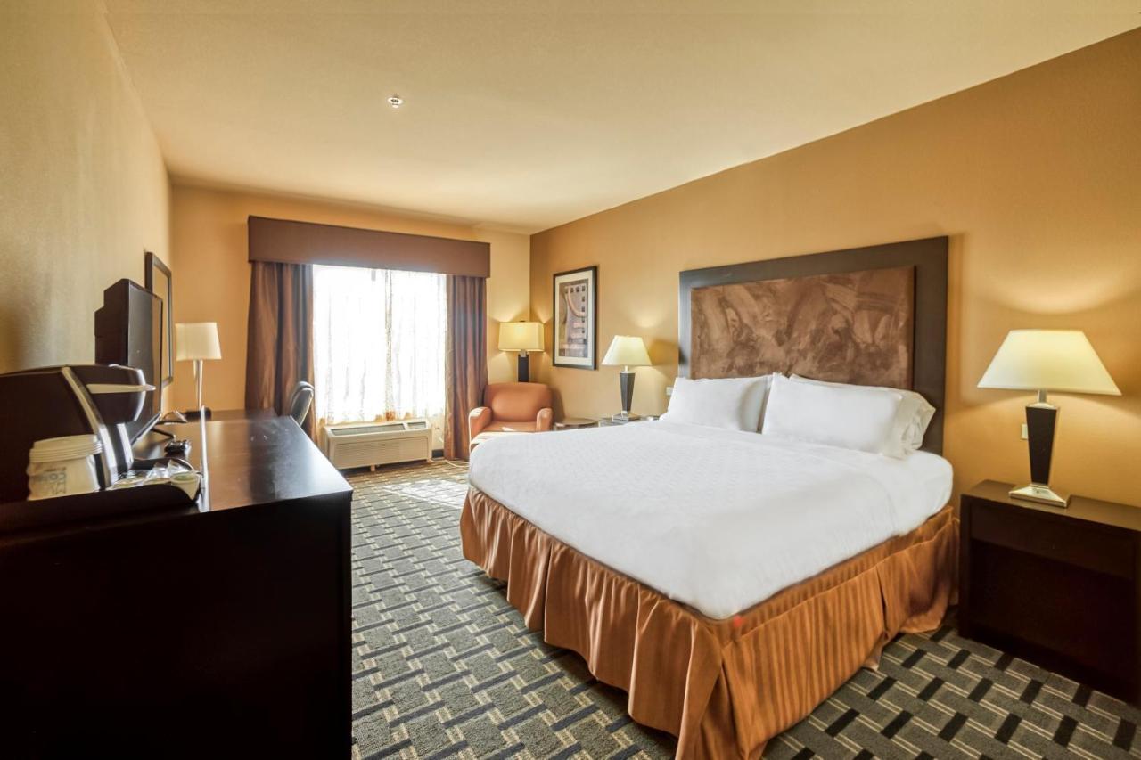 Holiday Inn Express And Suites Beeville By Ihg Buitenkant foto