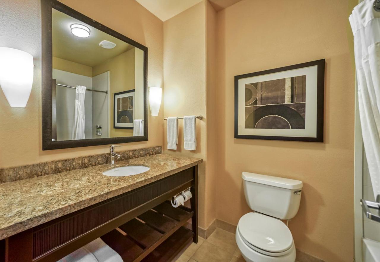 Holiday Inn Express And Suites Beeville By Ihg Buitenkant foto