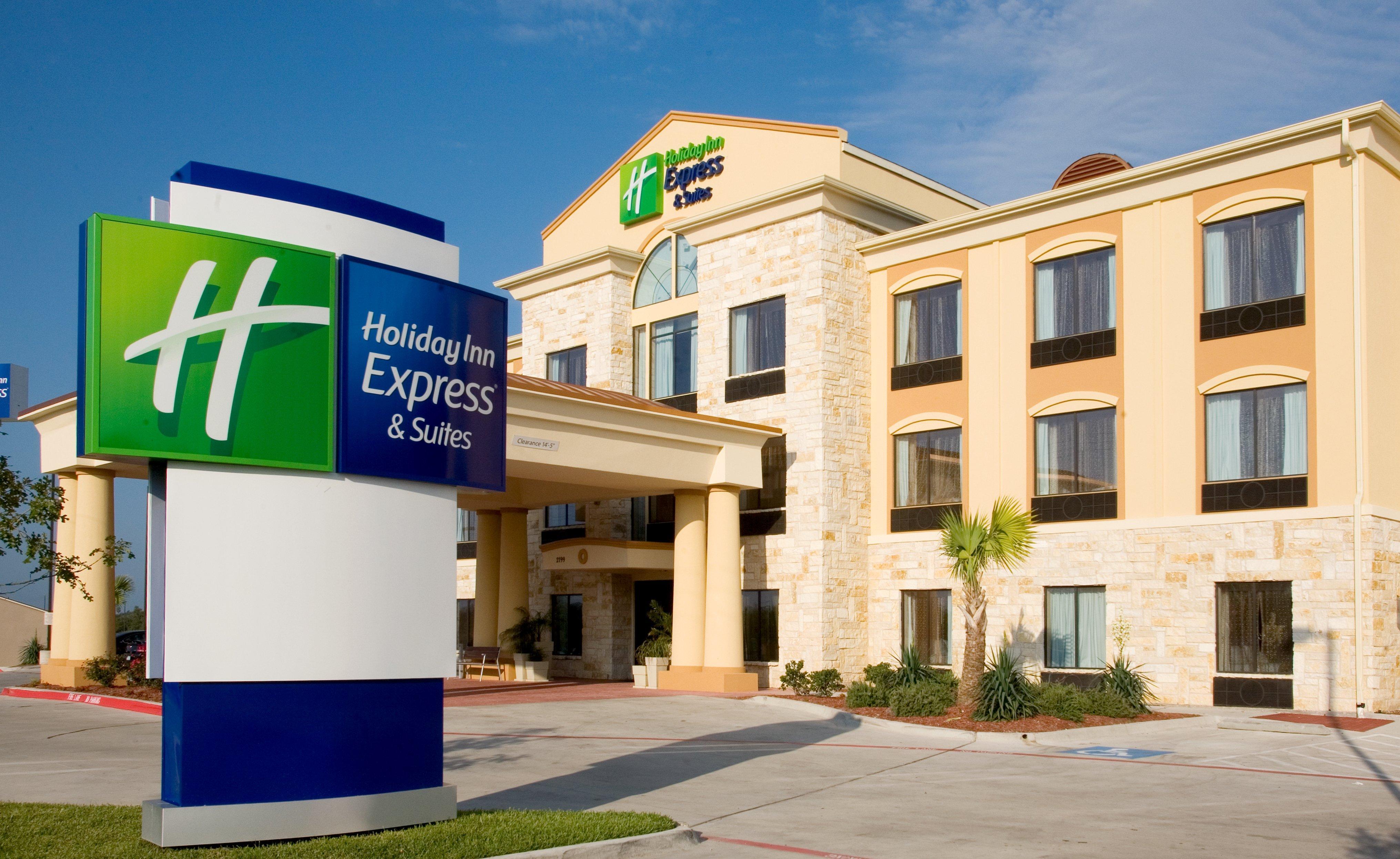 Holiday Inn Express And Suites Beeville By Ihg Buitenkant foto