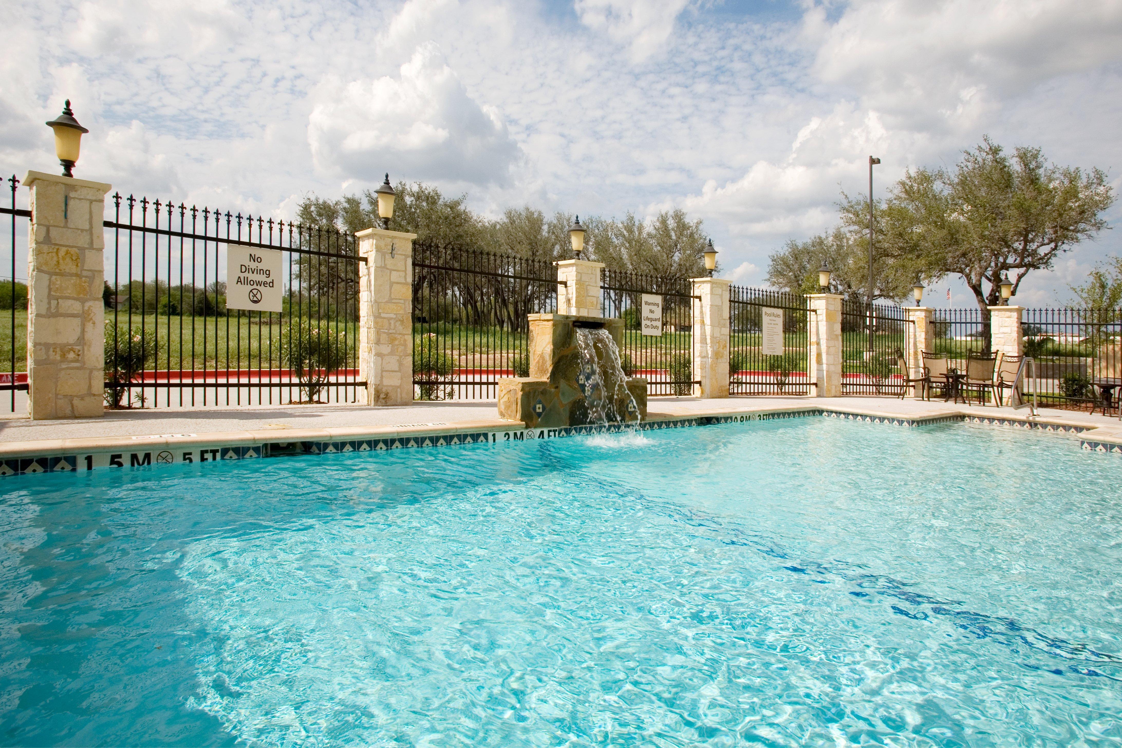 Holiday Inn Express And Suites Beeville By Ihg Buitenkant foto