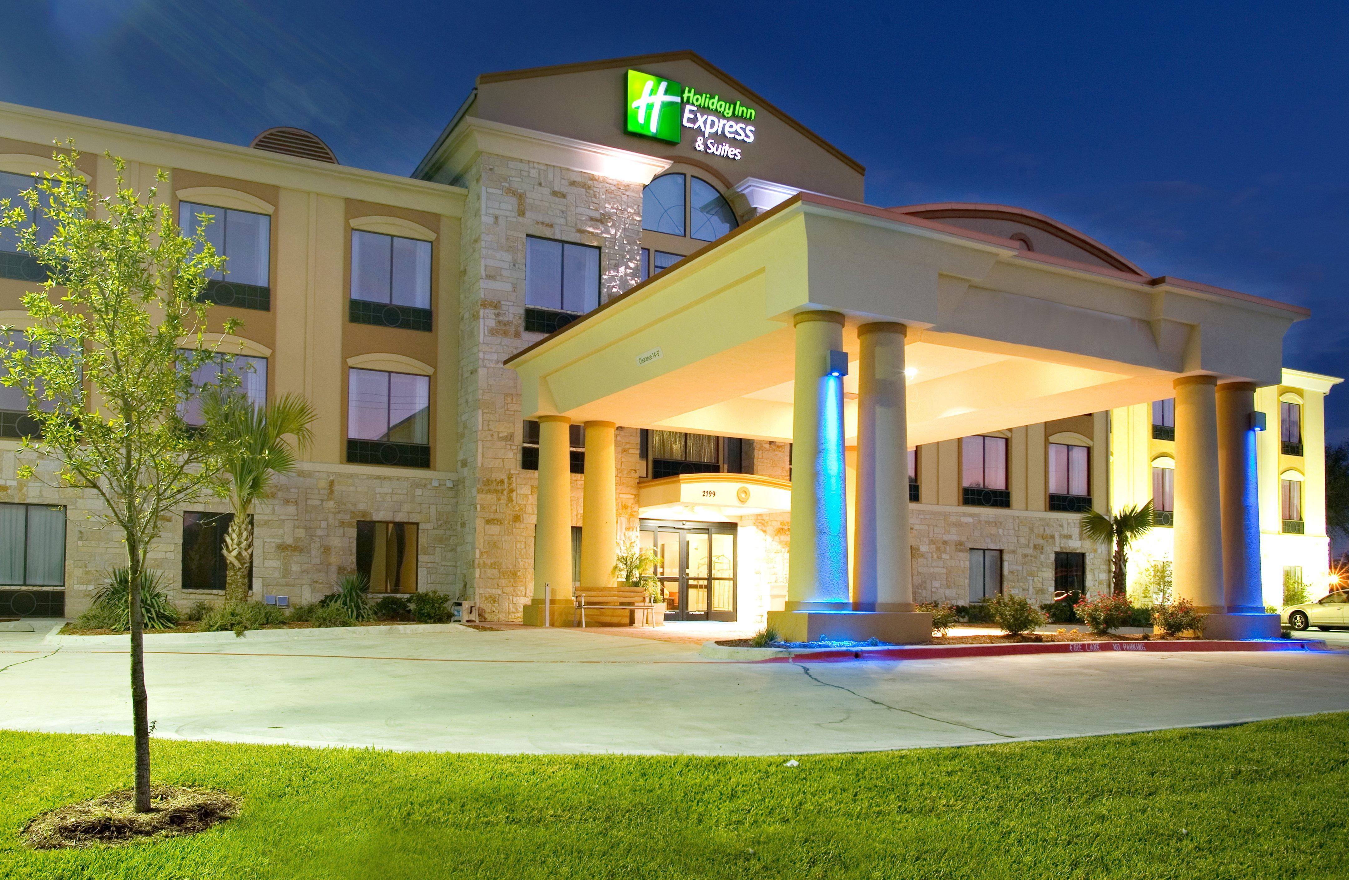 Holiday Inn Express And Suites Beeville By Ihg Buitenkant foto
