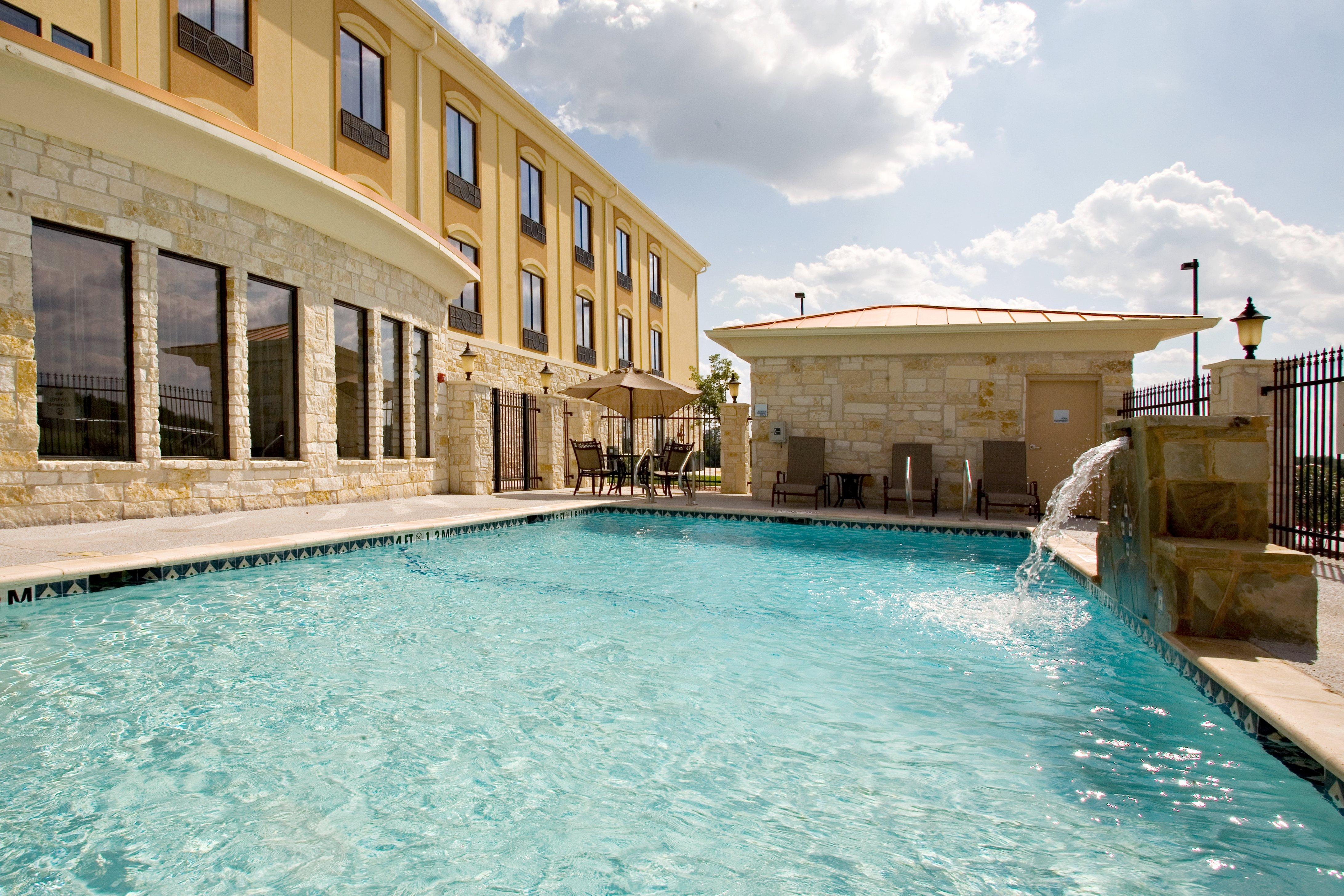 Holiday Inn Express And Suites Beeville By Ihg Buitenkant foto