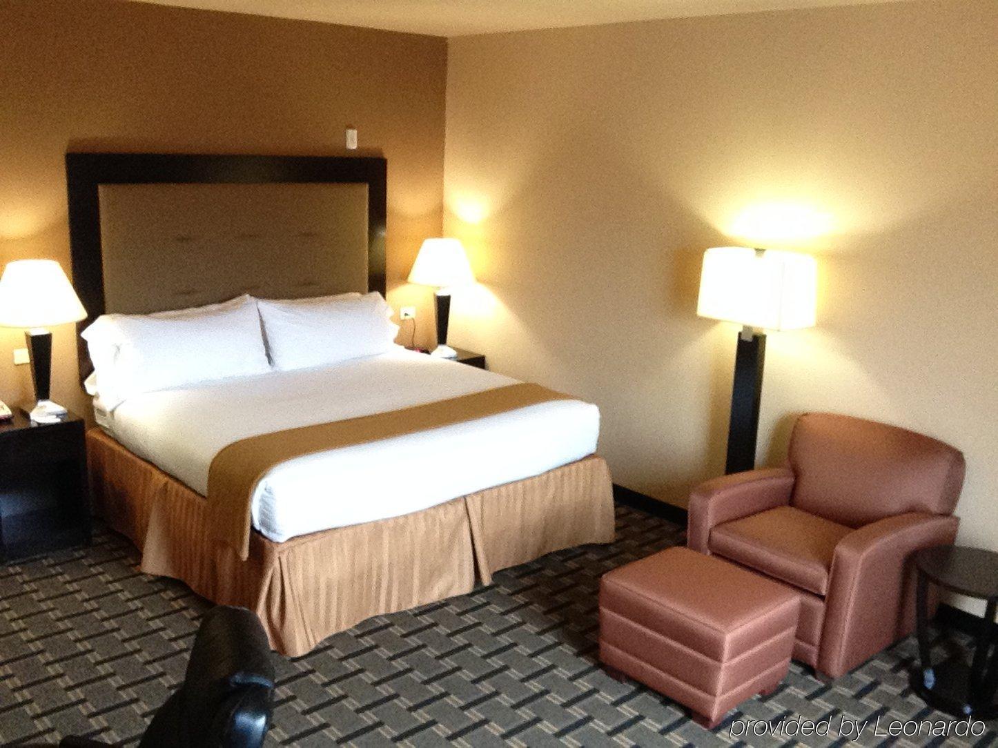 Holiday Inn Express And Suites Beeville By Ihg Buitenkant foto